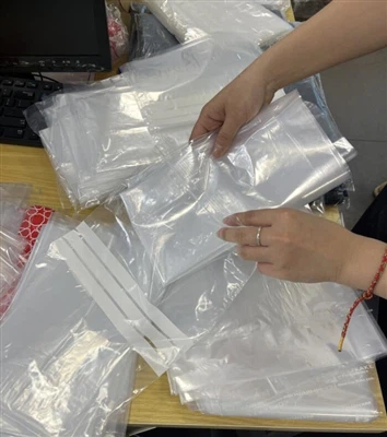 Siųsti pavyzdžius - leiskite klientams iš tikrųjų pajusti plastikinių pakuoči...